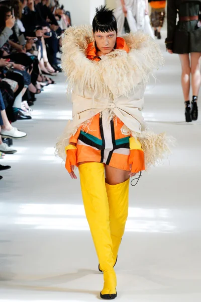 Look 15